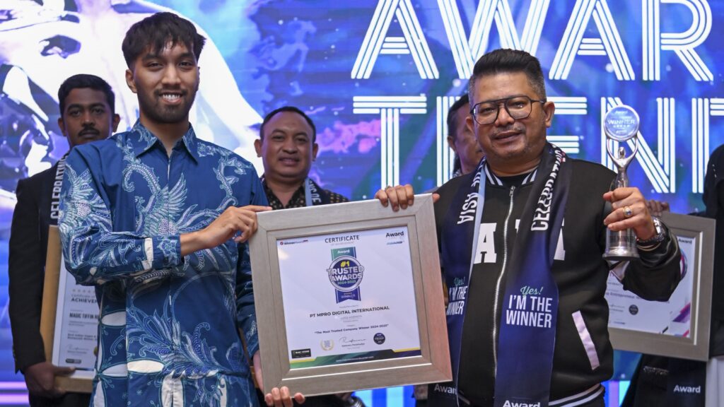 Gemilang di Ajang 11.0 Award Trends 2024, Taufiq Asseweth Raih Penghargaan Perusahaan Terpercaya untuk PT. MPRO DIGITAL INTERNATIONAL!