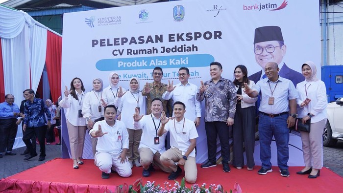 UMKM Binaan Bank Jatim Tembus Pasar Kuwait dengan Ekspor Alas Kaki Perdana Senilai Rp 618 Juta